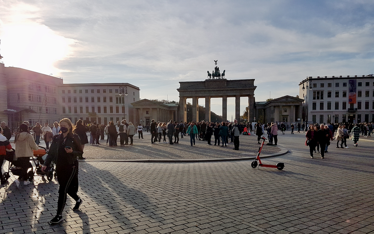 Die Berliner Ampelkoalition sortiert sich: Blick auf das Brandenburger Tor. Foto: Frank Behrens