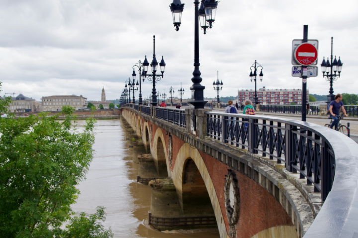 Bordeaux: Brücke über die Garonne. Juli 2020, Foto: Frank Behrens