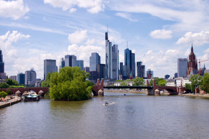 Frankfurter Skyline mit Commerzbank-Tower als Höhepunkt (2022). Foto: Frank Behrens