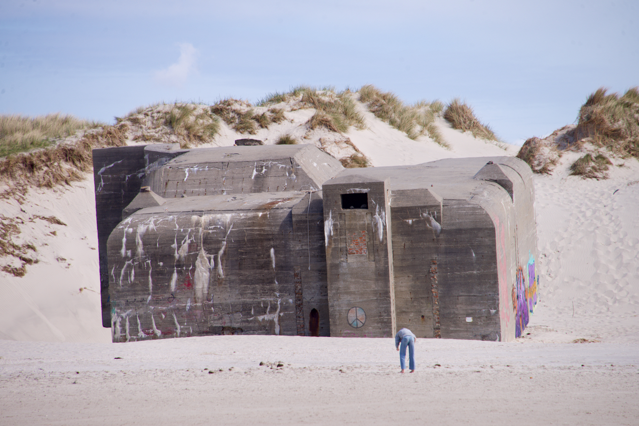 Ein alter Wehrmachtsbunker an der dänischen Nordseeküste in der Nähe von Blavand. Foto: Frank Behrens