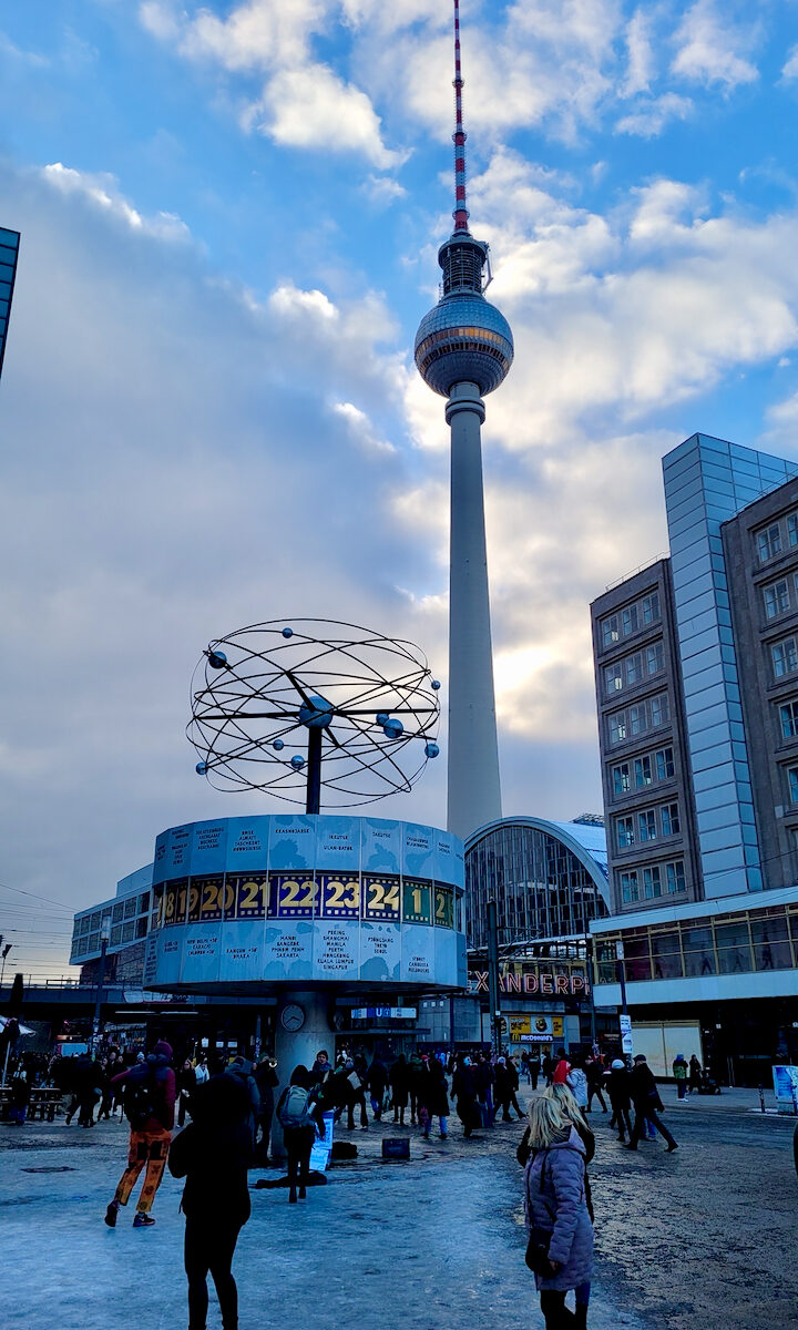 Berlin Alexanderplatz im Februar 2025.